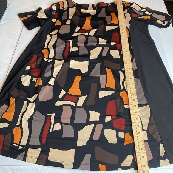 Madison Leigh Dress Mosaic Short Sleeved Dress - Picture 11 of 11